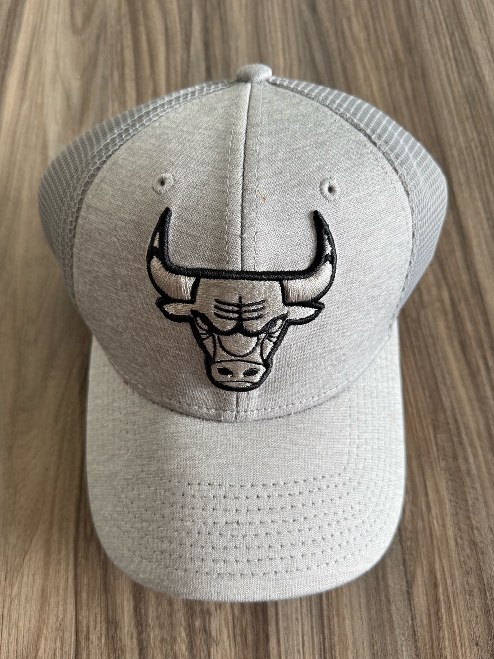 New Era 9Forty Chicago Bulls Embroidered Logo Grey Trucker Hat